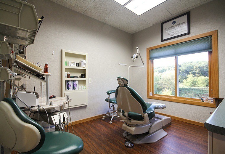 Comfortable and state-of-the-art dental exam room