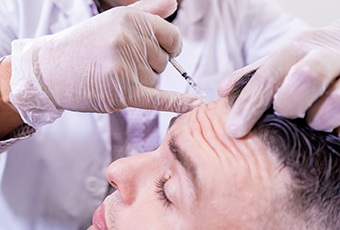 A man getting Dysport in his forehead